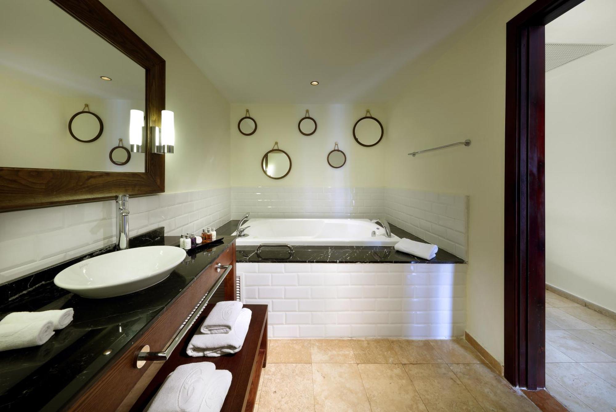 The Signature Level At Grand Palladium Lady Hamilton Resort & Spa 루세아 외부 사진